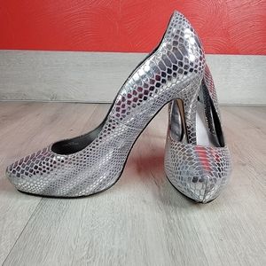White House Black Market 8.5 Metallic Silver Snakeskin Stiletto Heels